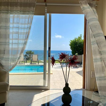 Amazing Front Line Villa In Coral Bay Pegeia Exteriér fotografie