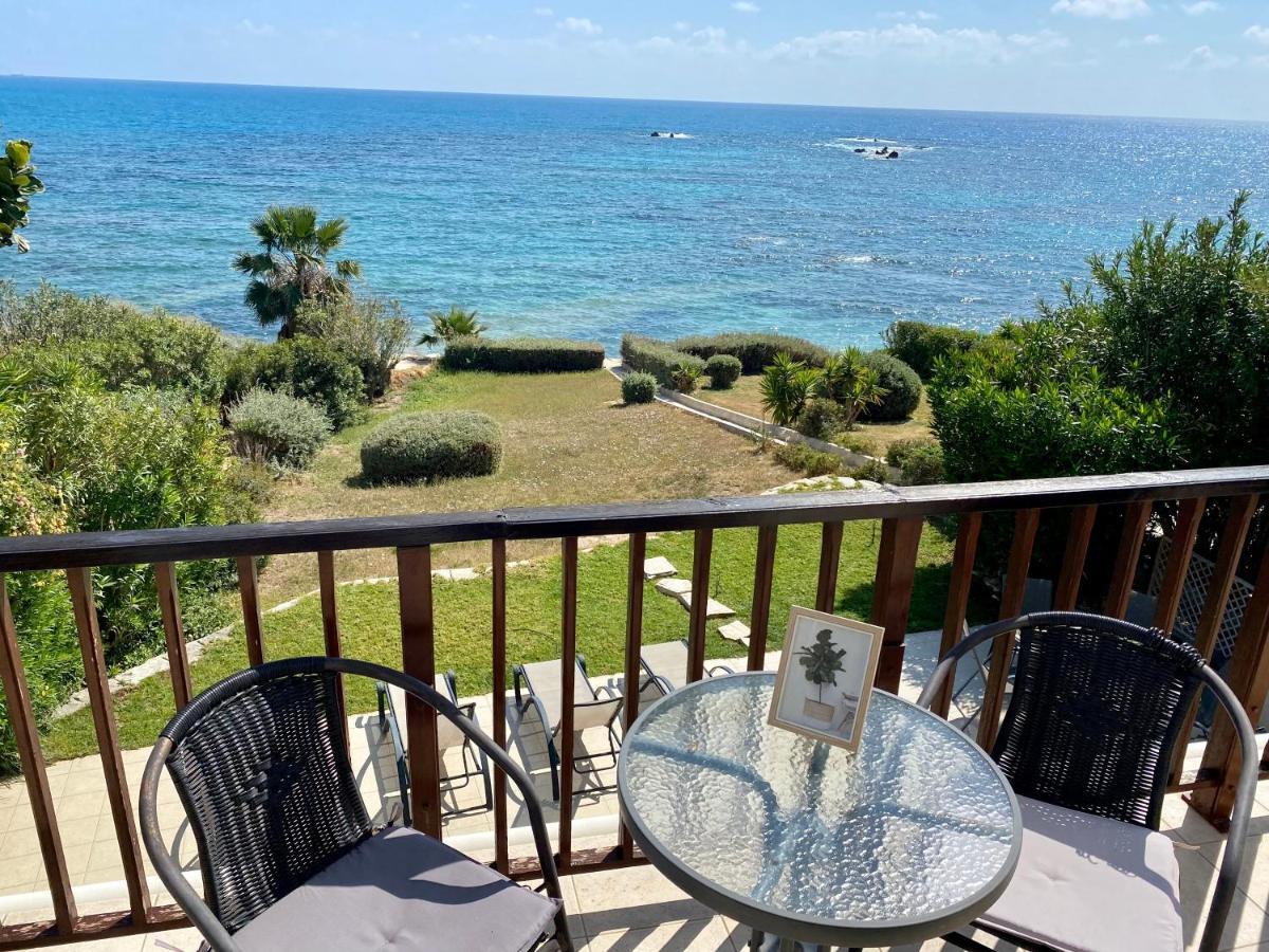 Amazing Front Line Villa In Coral Bay Pegeia Exteriér fotografie