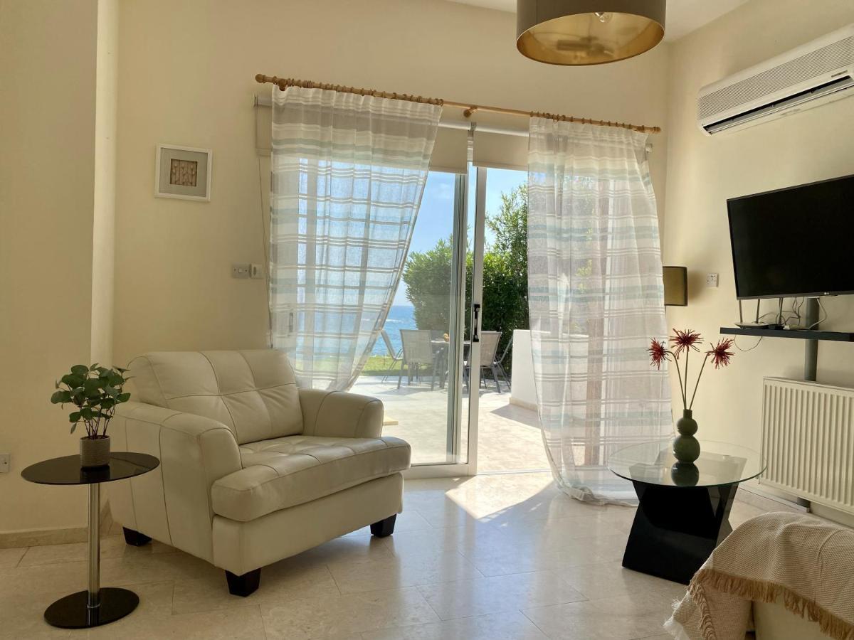 Amazing Front Line Villa In Coral Bay Pegeia Exteriér fotografie