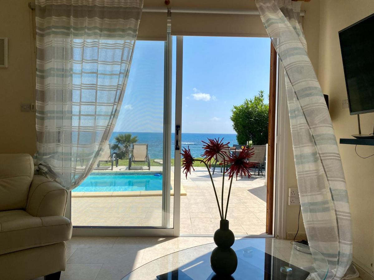 Amazing Front Line Villa In Coral Bay Pegeia Exteriér fotografie