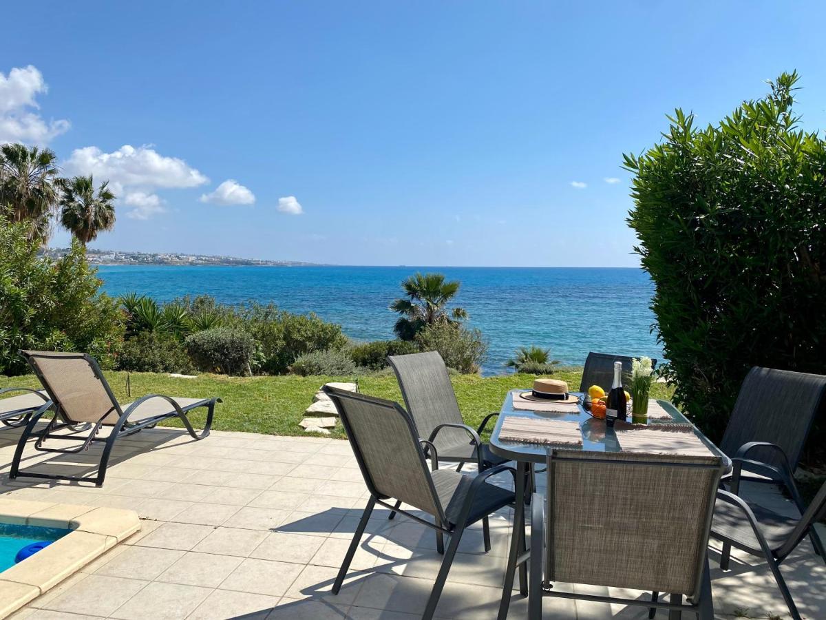 Amazing Front Line Villa In Coral Bay Pegeia Exteriér fotografie