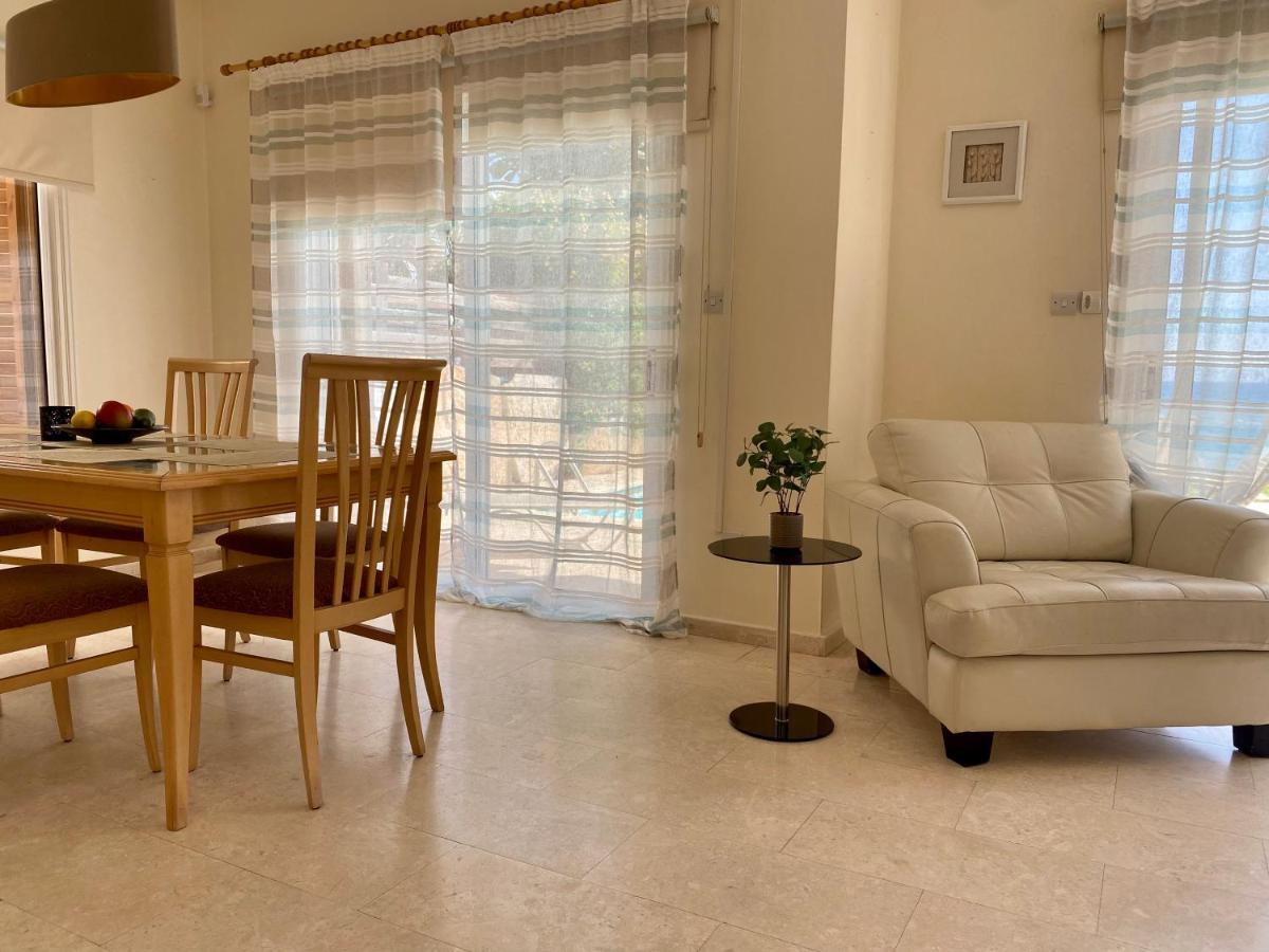 Amazing Front Line Villa In Coral Bay Pegeia Exteriér fotografie