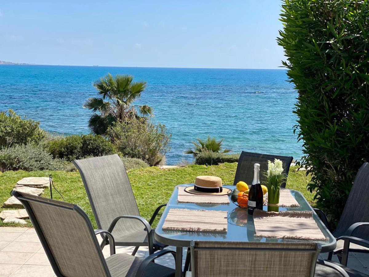 Amazing Front Line Villa In Coral Bay Pegeia Exteriér fotografie
